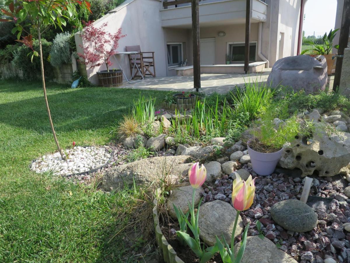 Guesthouse With Garden Komotini Bagian luar foto
