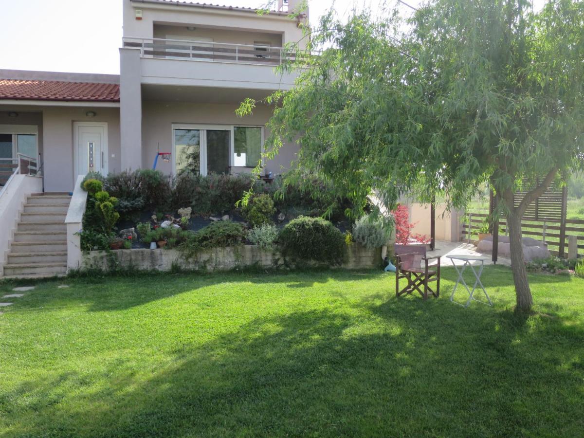 Guesthouse With Garden Komotini Bagian luar foto