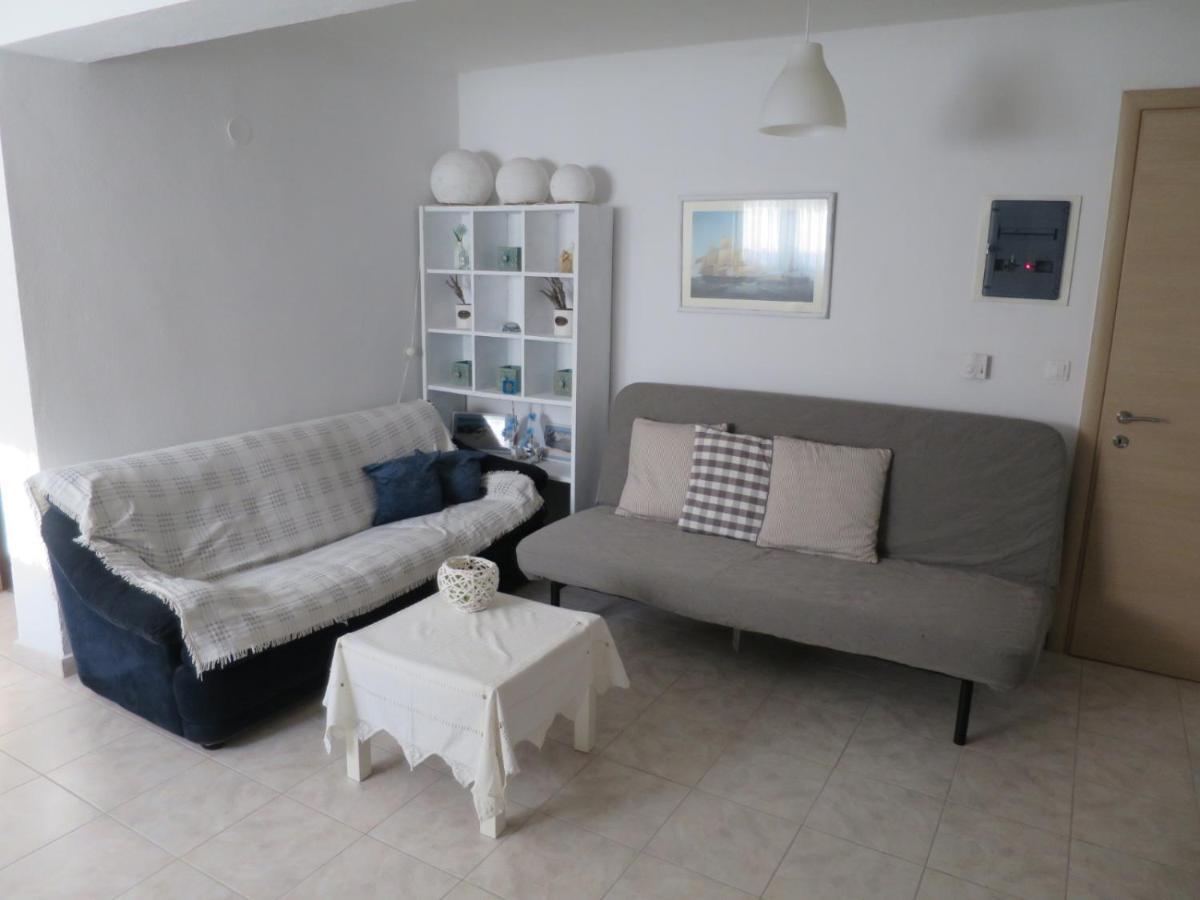 Guesthouse With Garden Komotini Bagian luar foto