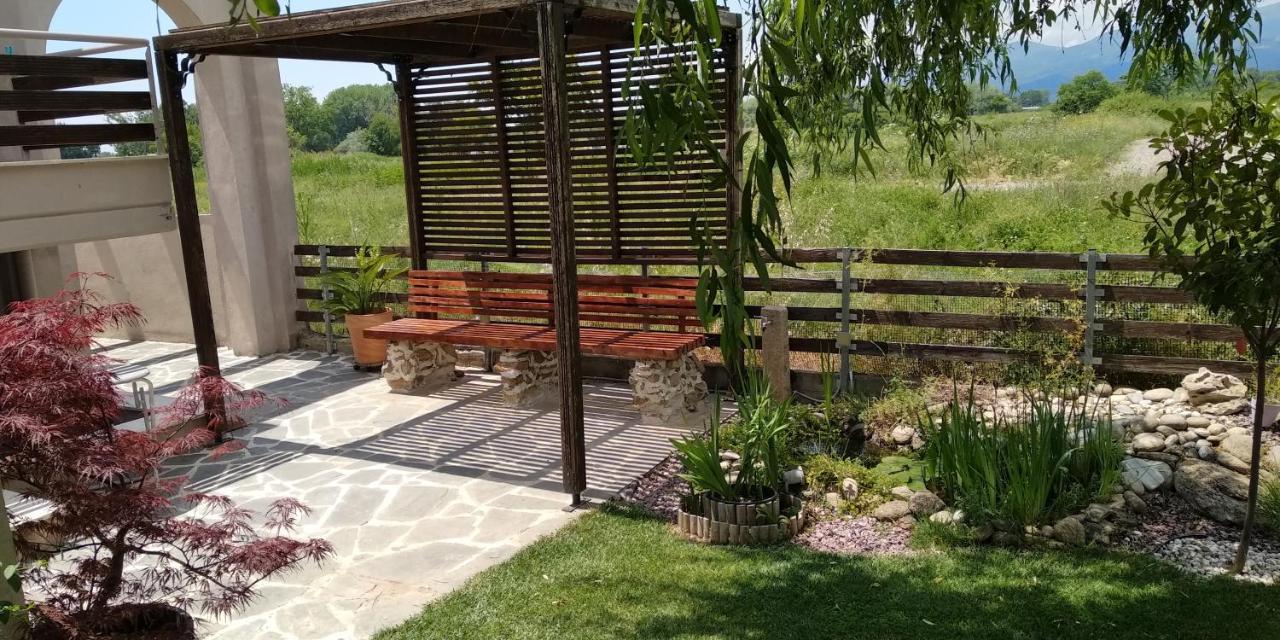 Guesthouse With Garden Komotini Bagian luar foto