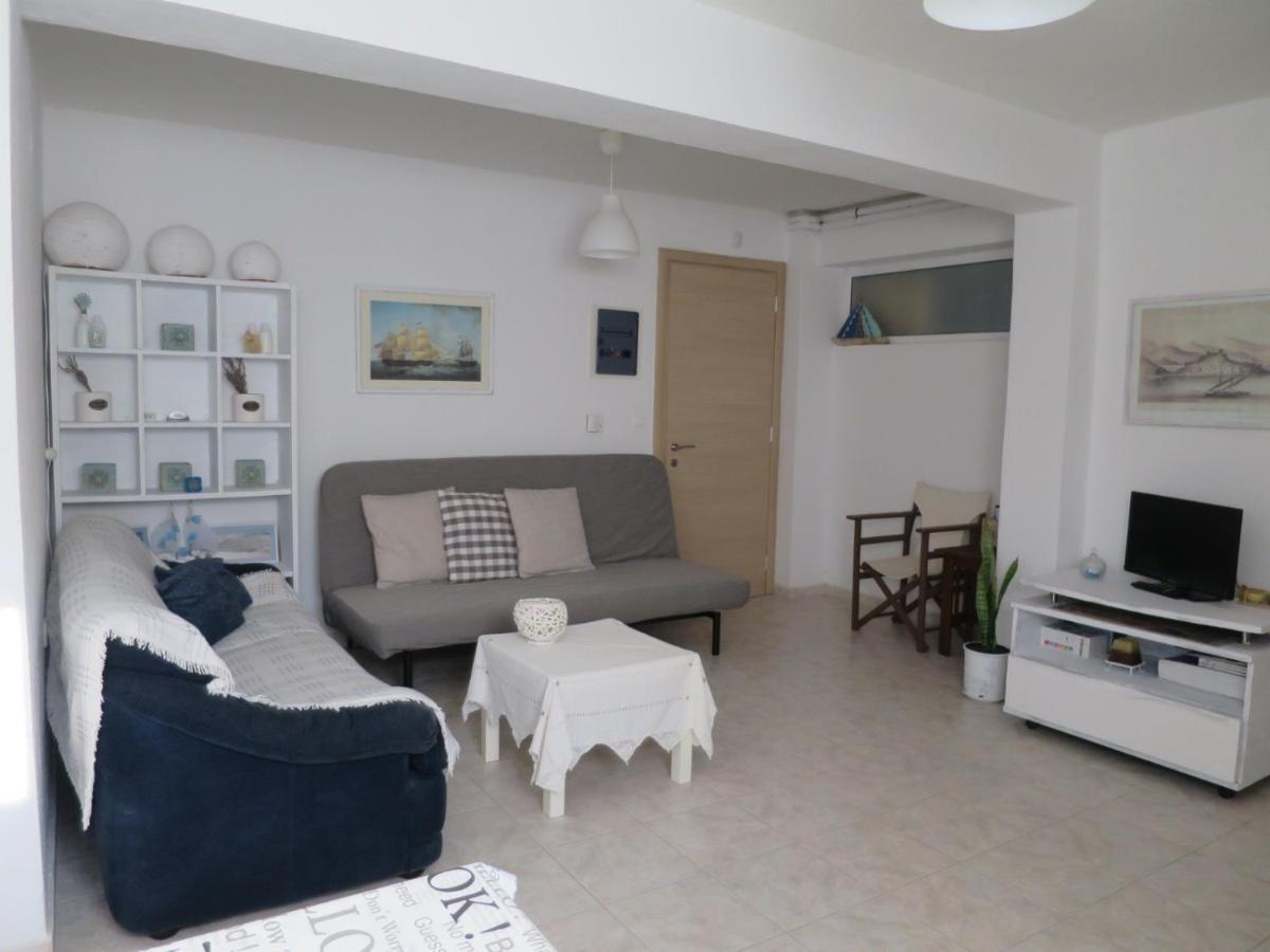 Guesthouse With Garden Komotini Bagian luar foto