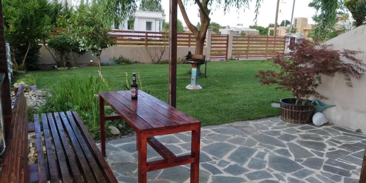 Guesthouse With Garden Komotini Bagian luar foto