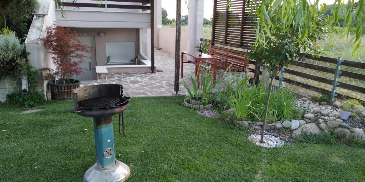 Guesthouse With Garden Komotini Bagian luar foto